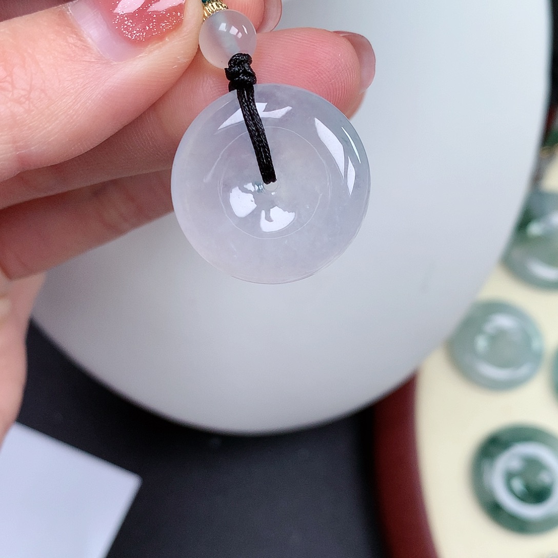 翡翠颈饰未镶嵌平安扣