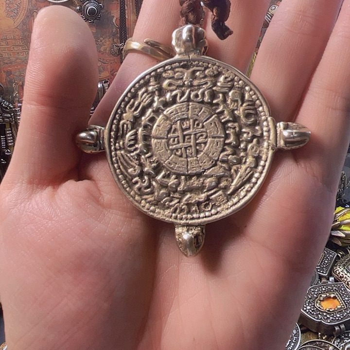 藏传精品天铁九宫八卦牌子一个设计款式