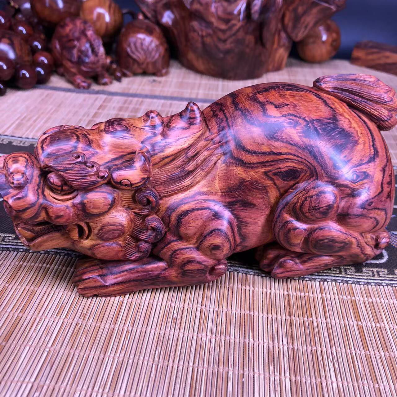 海南黄花梨油梨满纹大黑线山水纹霸气大貔貅招财摆件