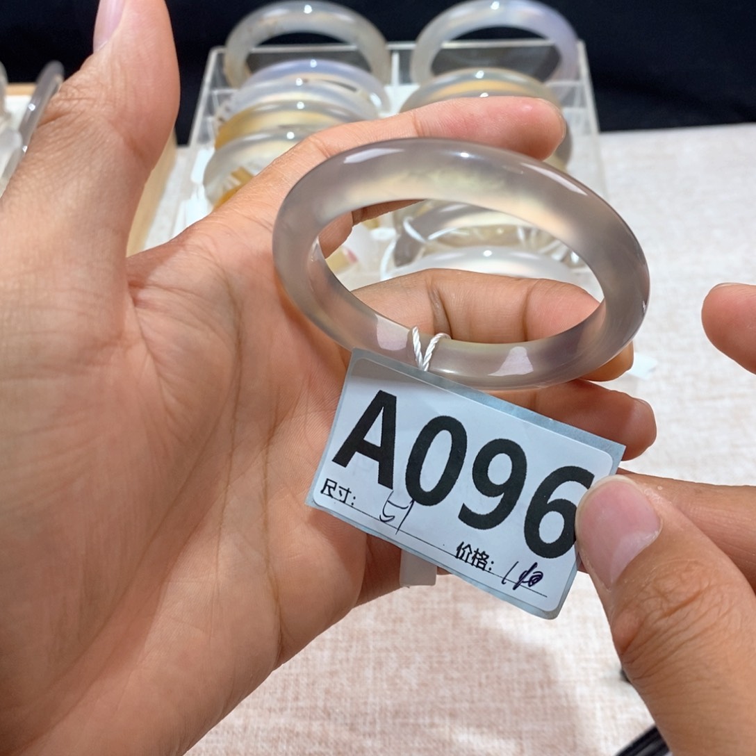 玛瑙/玉髓手镯未镶嵌A****商