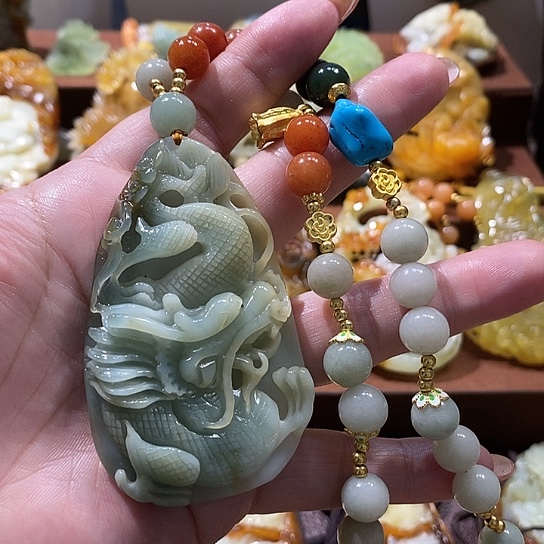 蛇纹石玉未镶嵌颈饰