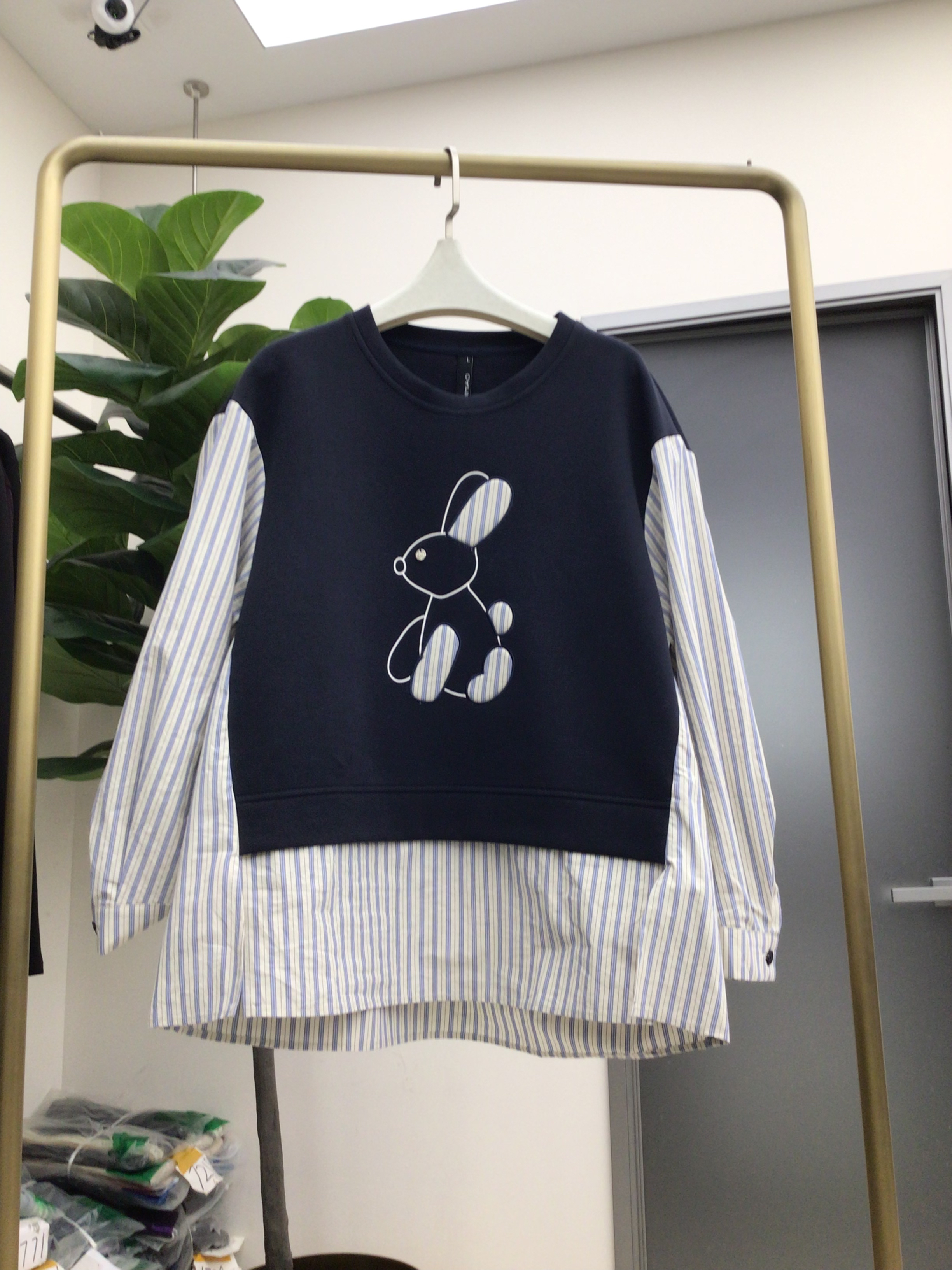 0098水淼春季拼接套头衫