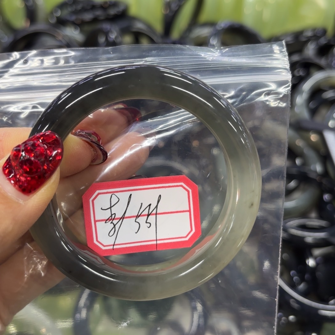 蛇纹石玉手镯未镶嵌李***—