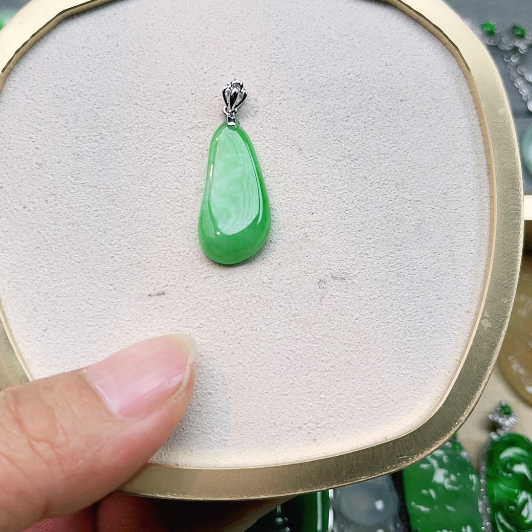 翡翠颈饰未镶嵌裸石