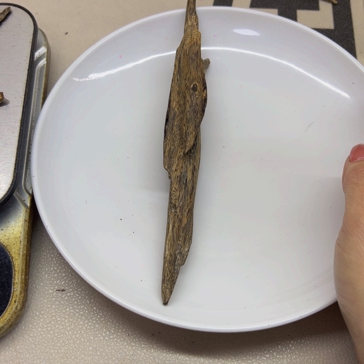 沉香手把件钱*沉香奇楠虫漏陆河24.7克