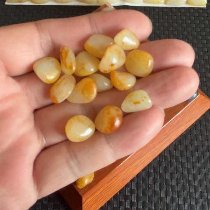 和田玉未镶嵌耳饰