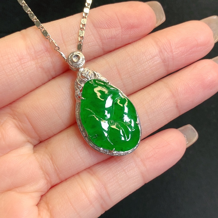 【闪购商品】翡翠18K金镶嵌吊坠(赠链)荷叶