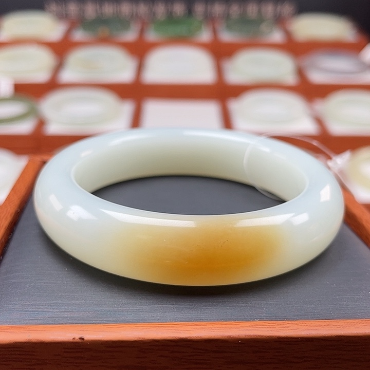 和田玉手镯未镶嵌新疆金山糖白