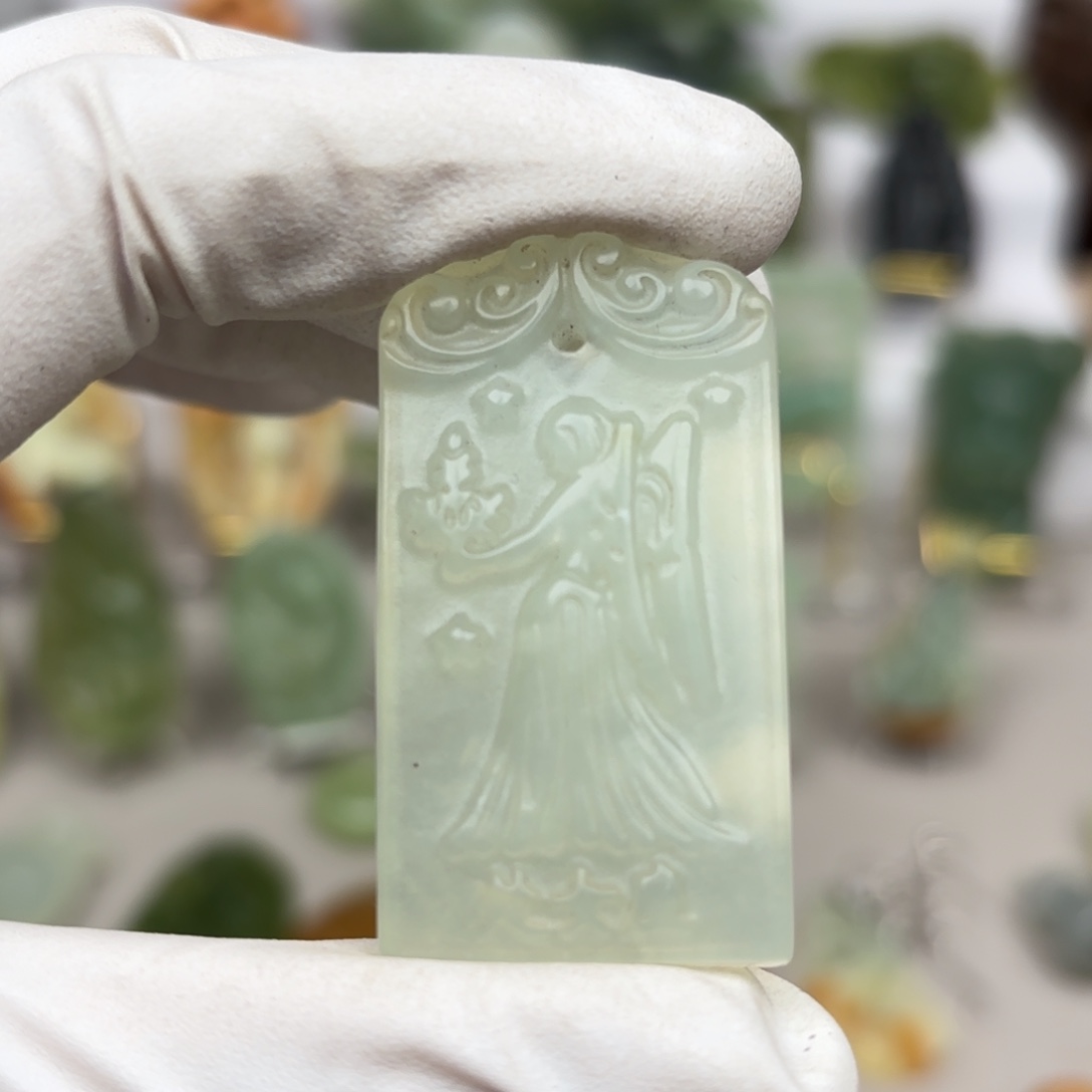 蛇纹石玉颈饰未镶嵌