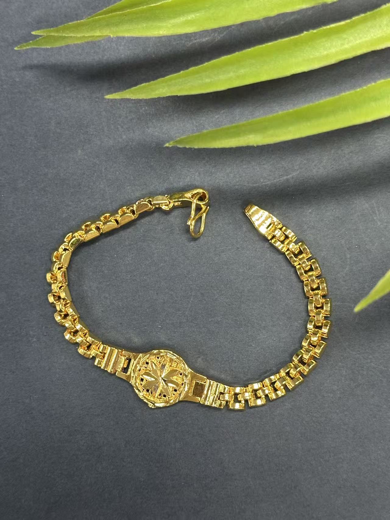 ［粉丝专属］抖好店时尚贵气手链（多样性发一件）B526