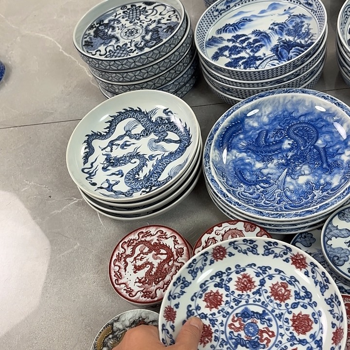 瓷片釉里红缠枝莲大胡乘景德镇
