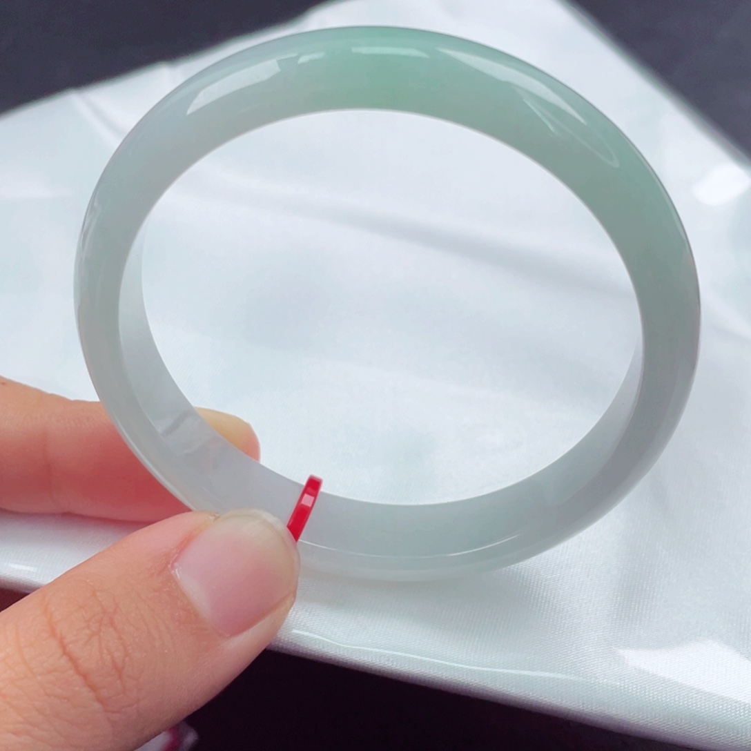 下***鱼翡翠未镶嵌手镯5253正圈