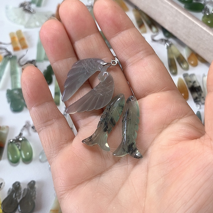 蛇纹石玉未镶嵌耳环
