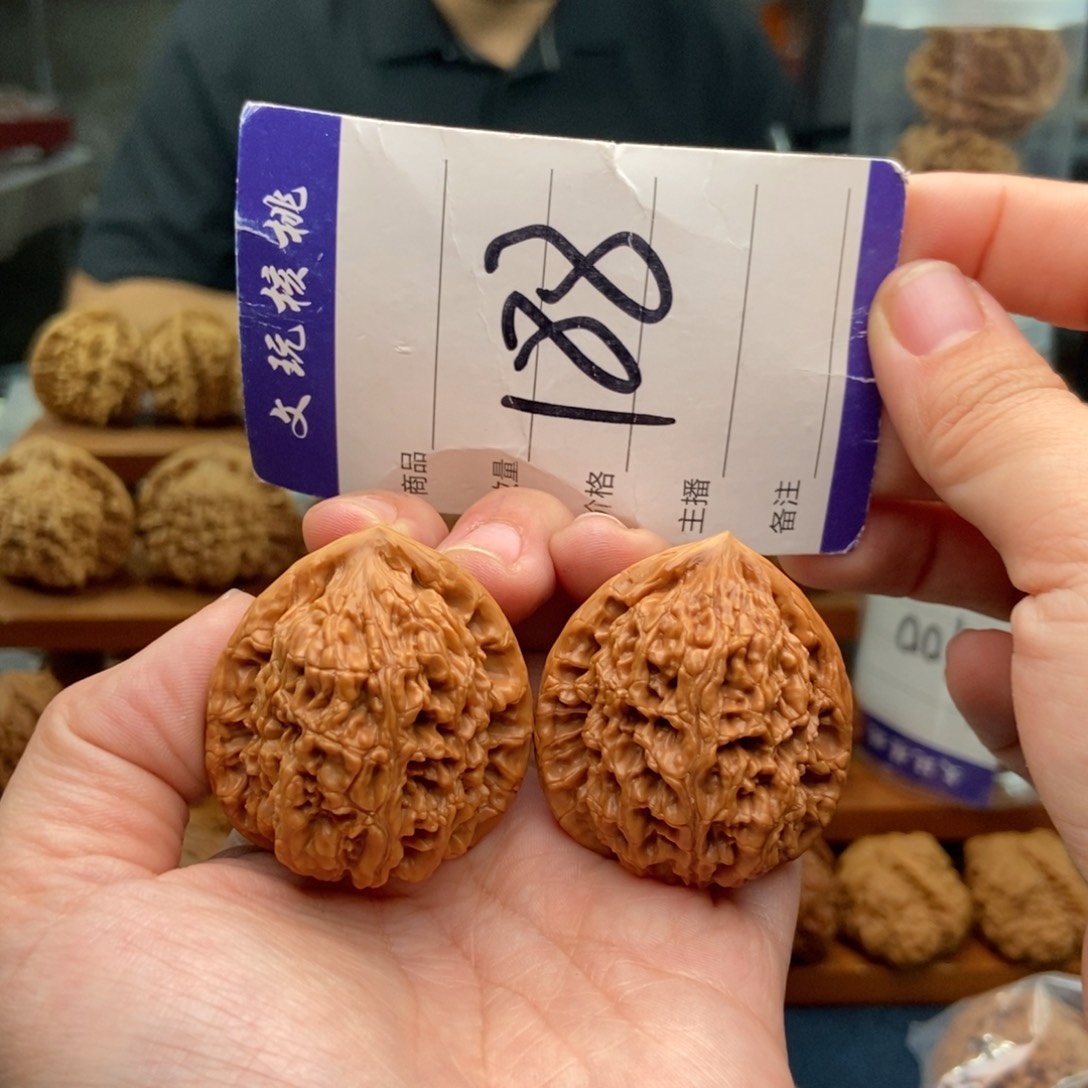 文玩核桃把件38水龙纹