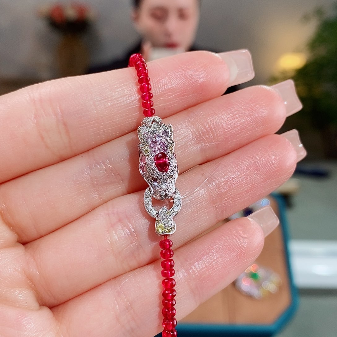 尖晶石颈饰18K金镶嵌22.773ct