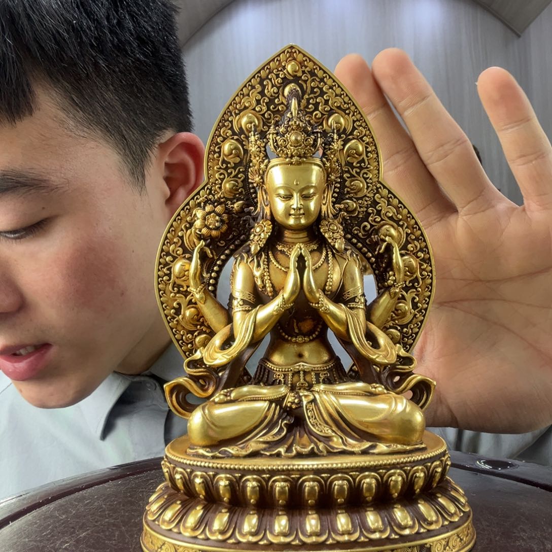 阿**奇佛像的造型和造型都