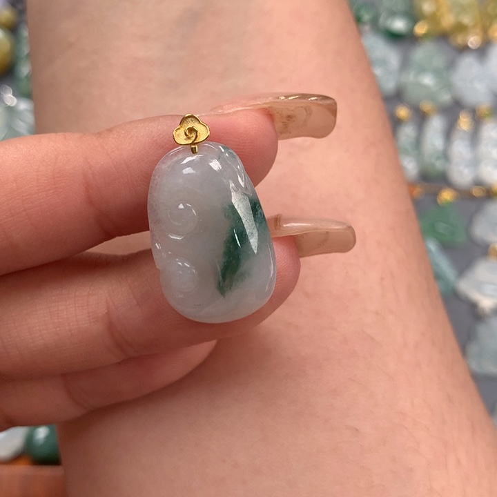 翡翠颈饰18K金镶嵌如意