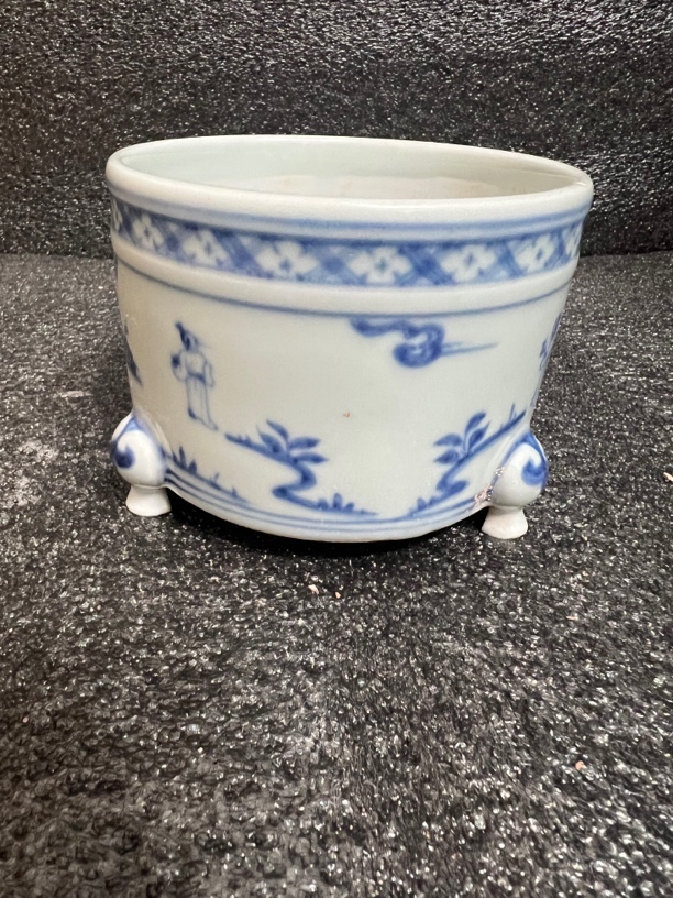青花人物小香炉，
