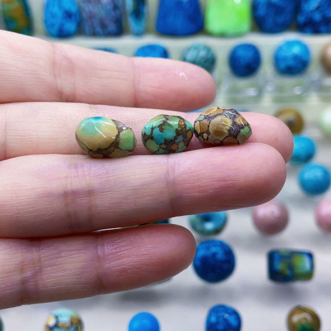 未镶嵌绿松石颈饰