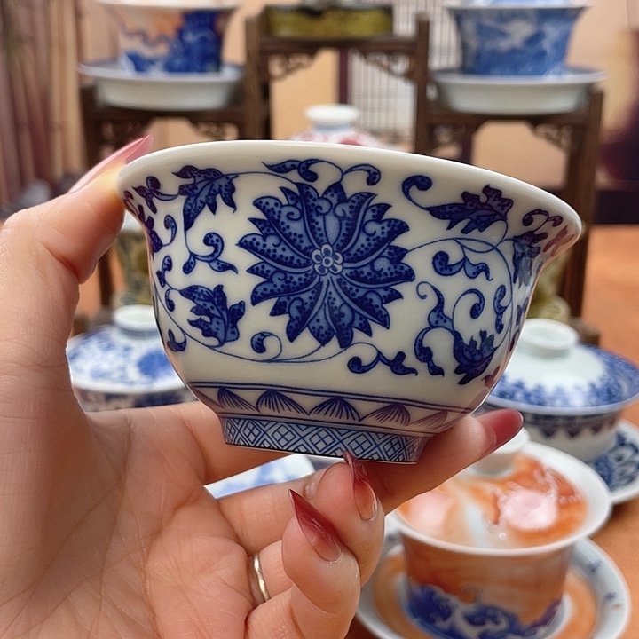 摆件陶青花缠枝莲压手杯