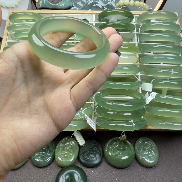 乒***乓岫玉未镶嵌手镯岫玉手镯
