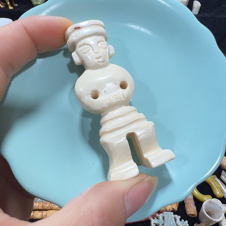 透闪石质玉未镶嵌挂件