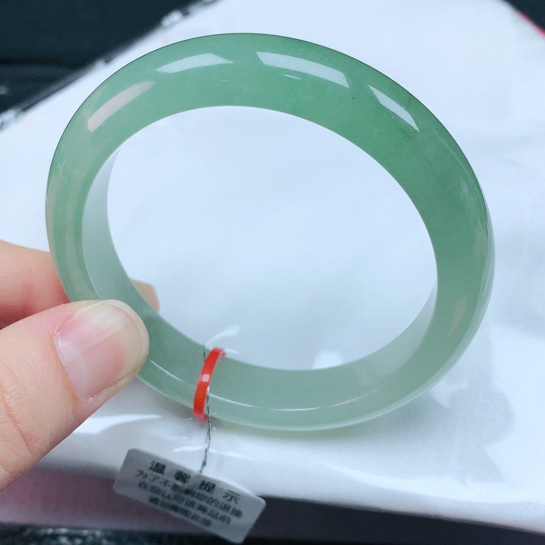 翡翠手镯未镶嵌53圈