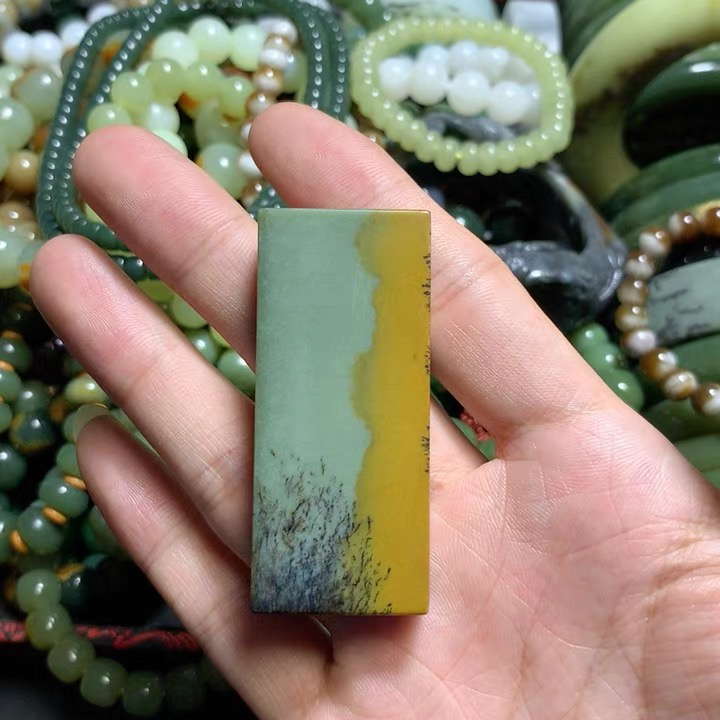 东北河磨玉段树林无事牌皮浆肉三色俏色带草花细料无黑点