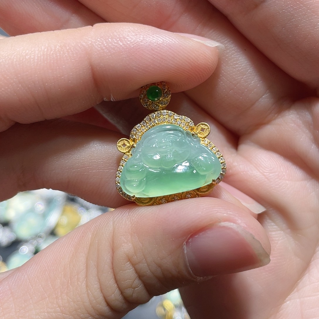 翡翠18K金镶嵌颈饰小***?天然翡翠18KA货