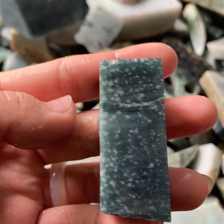 翡翠颈饰未镶嵌天然翡翠