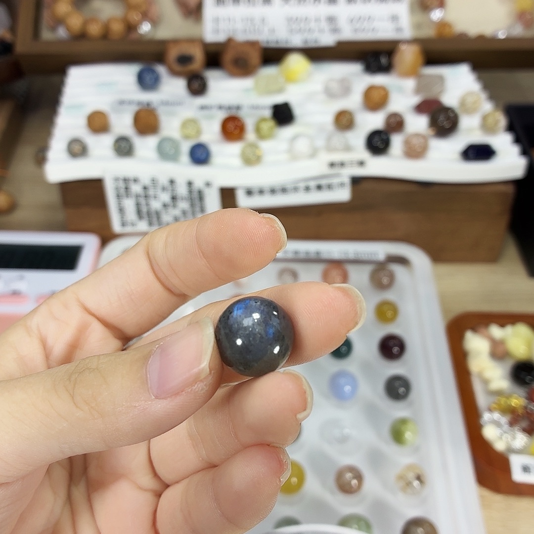 未镶嵌烟晶手链差价