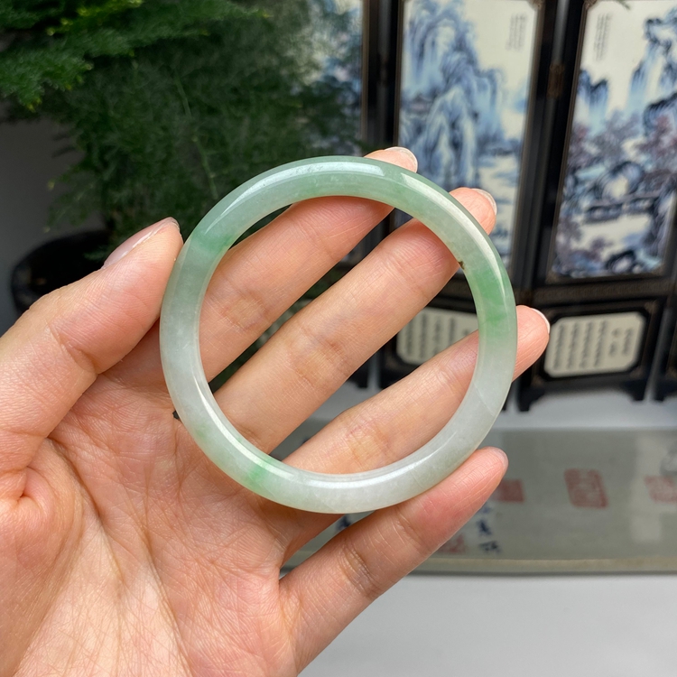 51.5冰感飘绿圆条手镯 有纹 天然翡翠A货手镯