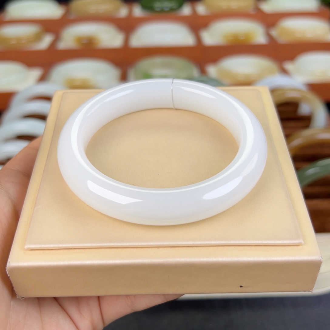 和田玉手镯未镶嵌白玉手镯