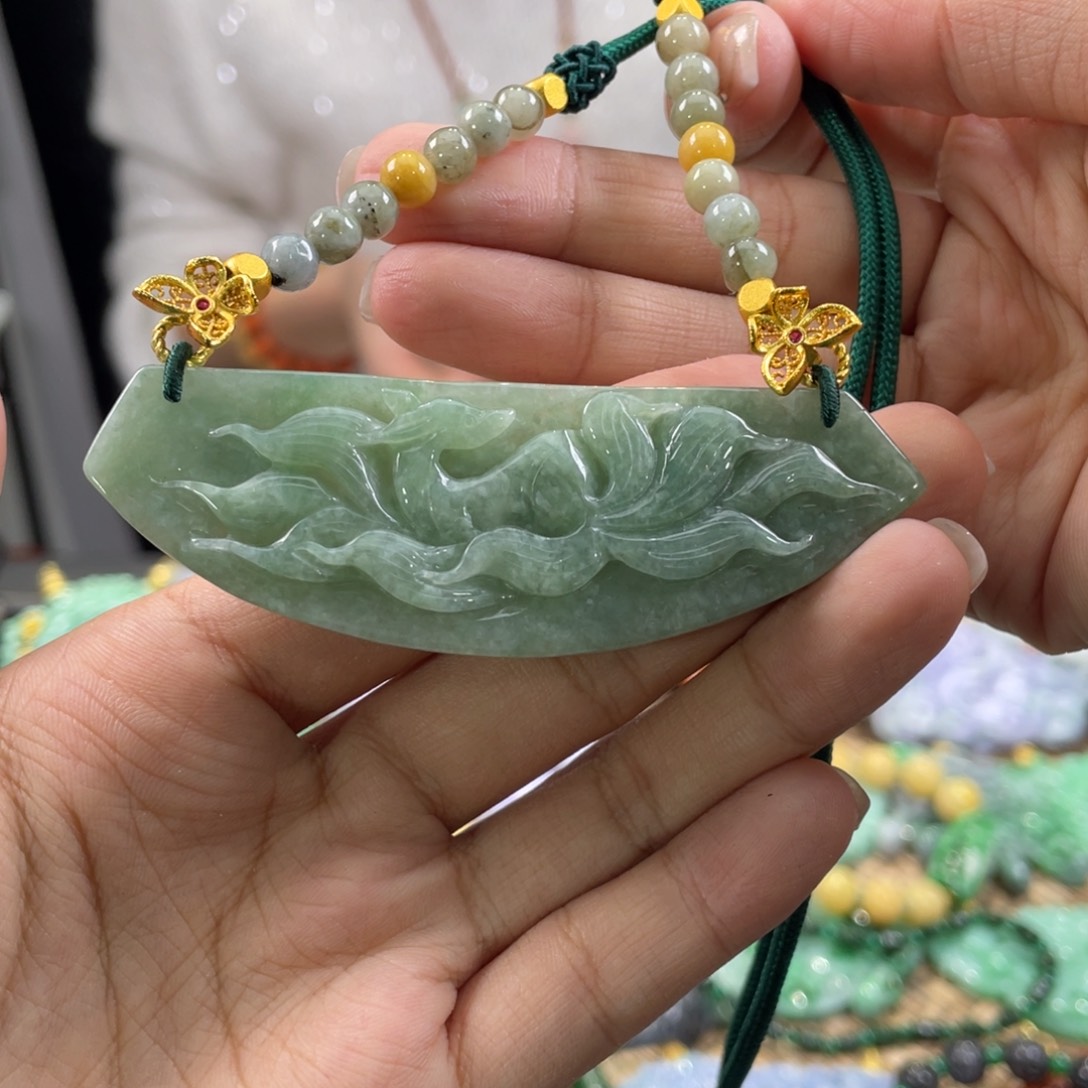 翡翠颈饰未镶嵌代编织