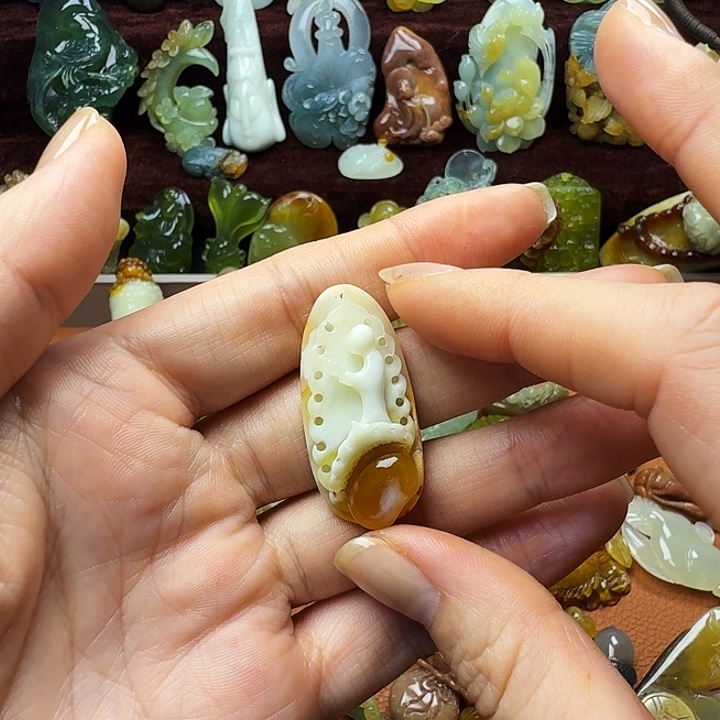 蛇纹石玉未镶嵌颈饰