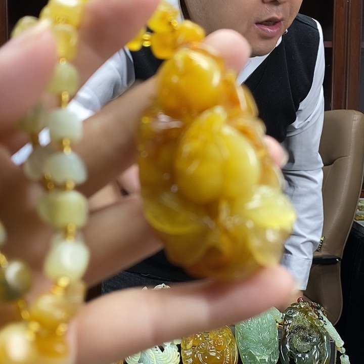 蛇纹石玉未镶嵌颈饰