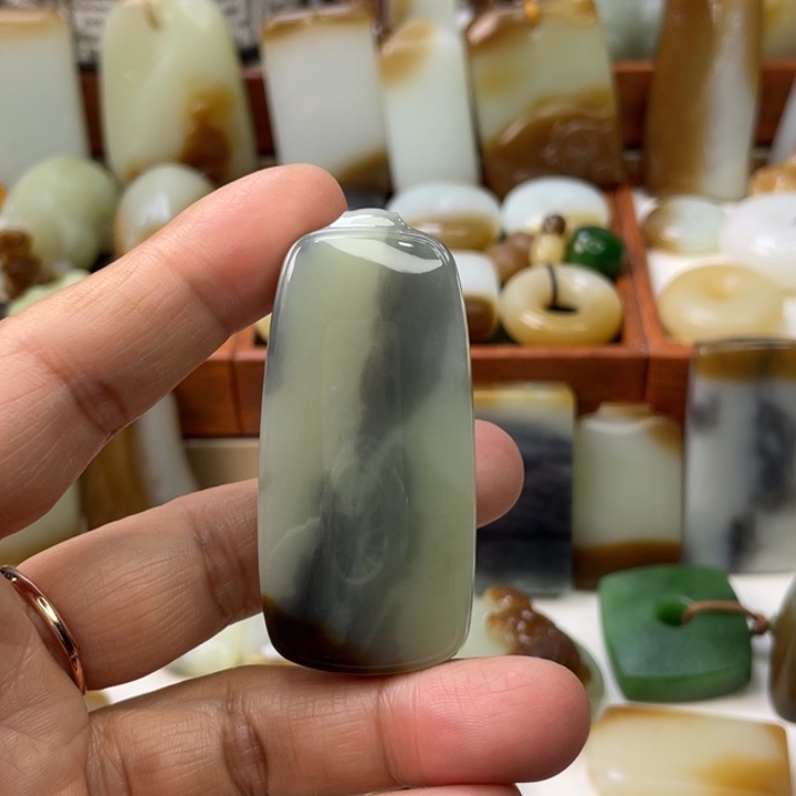 和田玉未镶嵌颈饰