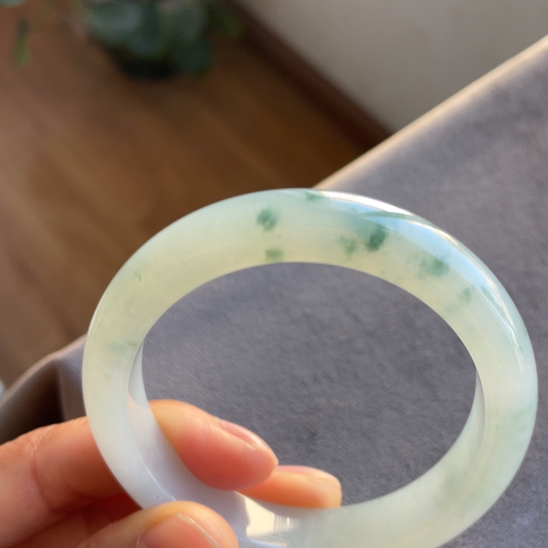 翡翠未镶嵌手镯飘花