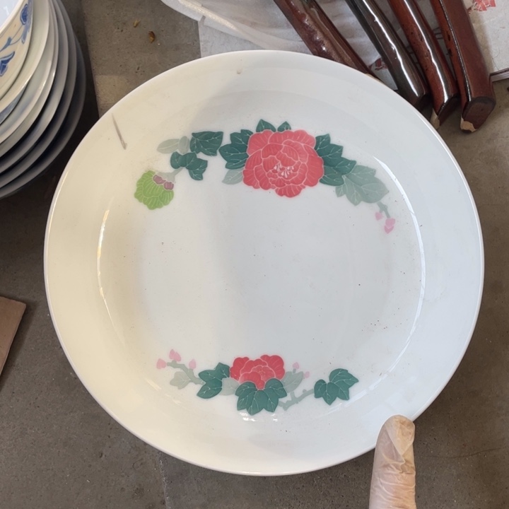 其他盘子碗砂锅都有