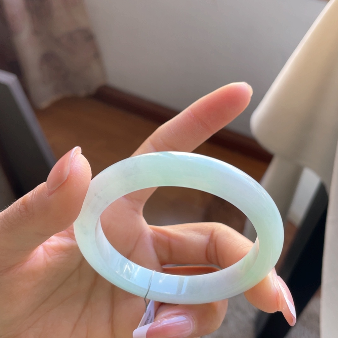 翡翠手镯未镶嵌美人条