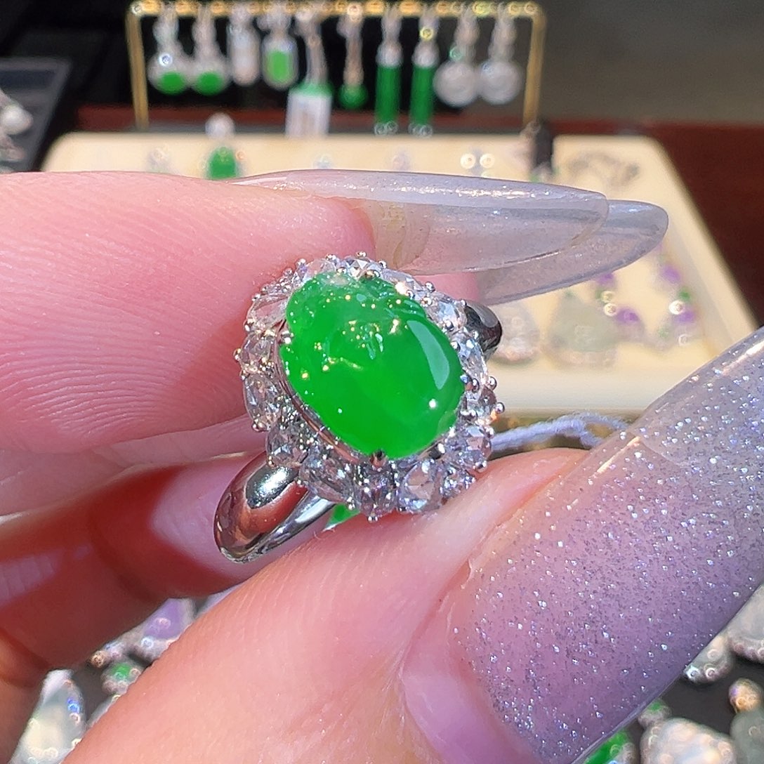 翡翠戒指18K金镶嵌翡翠