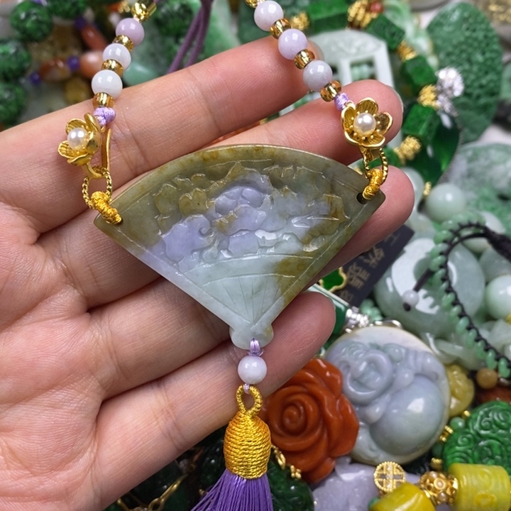 翡翠未镶嵌吊坠(赠链)