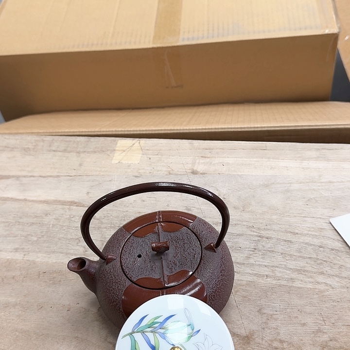 瓷片瓷器。                       