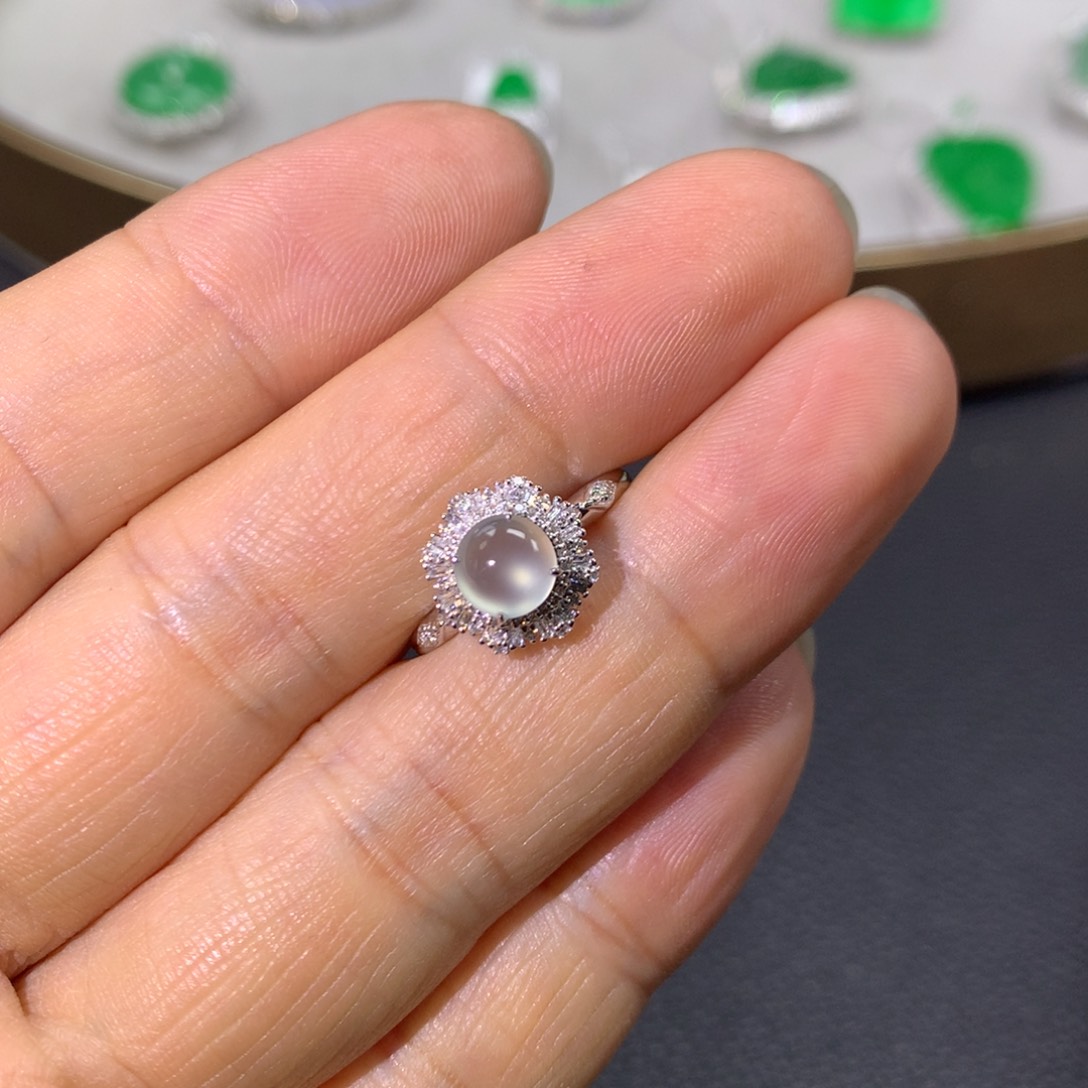 翡翠戒指18K金镶嵌翡翠