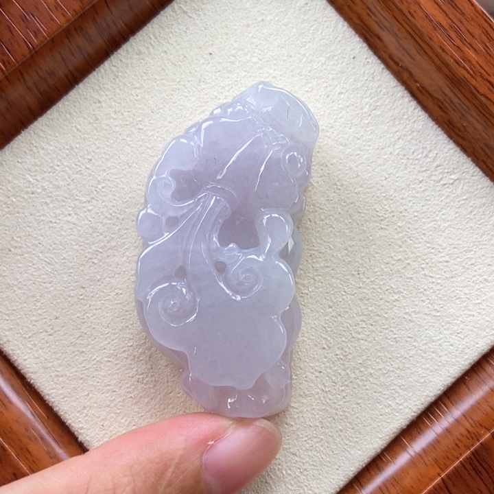 翡翠未镶嵌颈饰如意貔貅