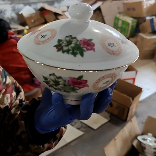 摆件陶瓷盘子碗啥都有