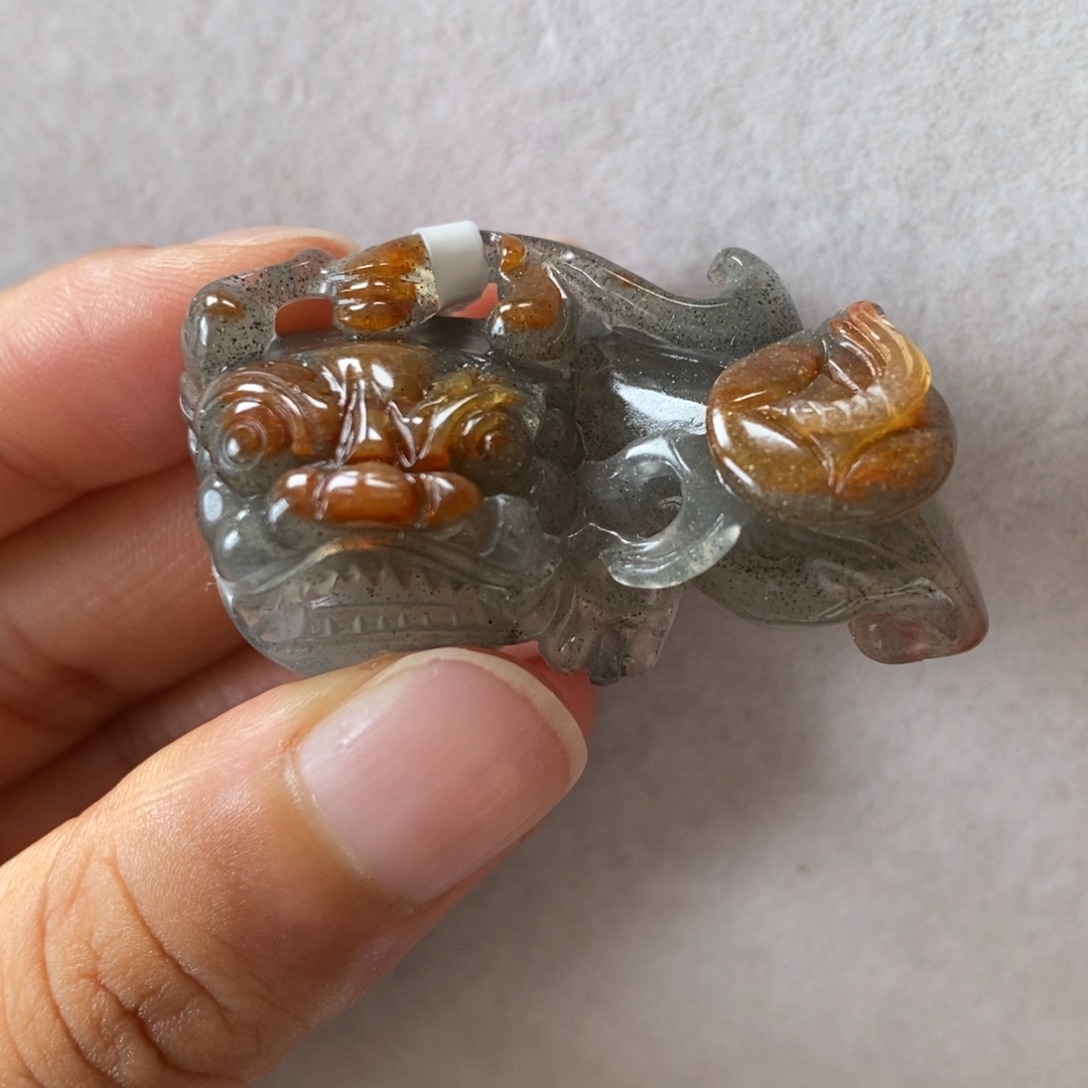 未镶嵌石英质玉（黄龙玉）颈饰
