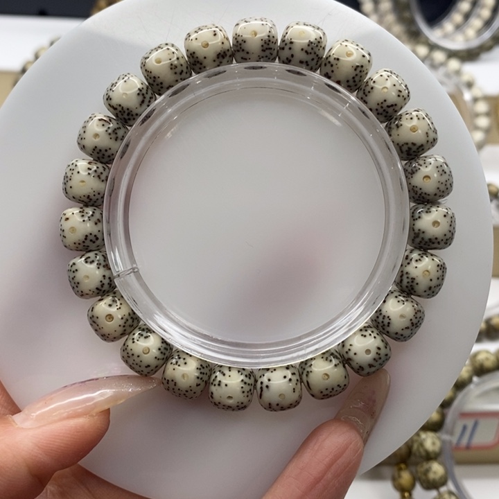 星月菩提手串10瓷白大眼