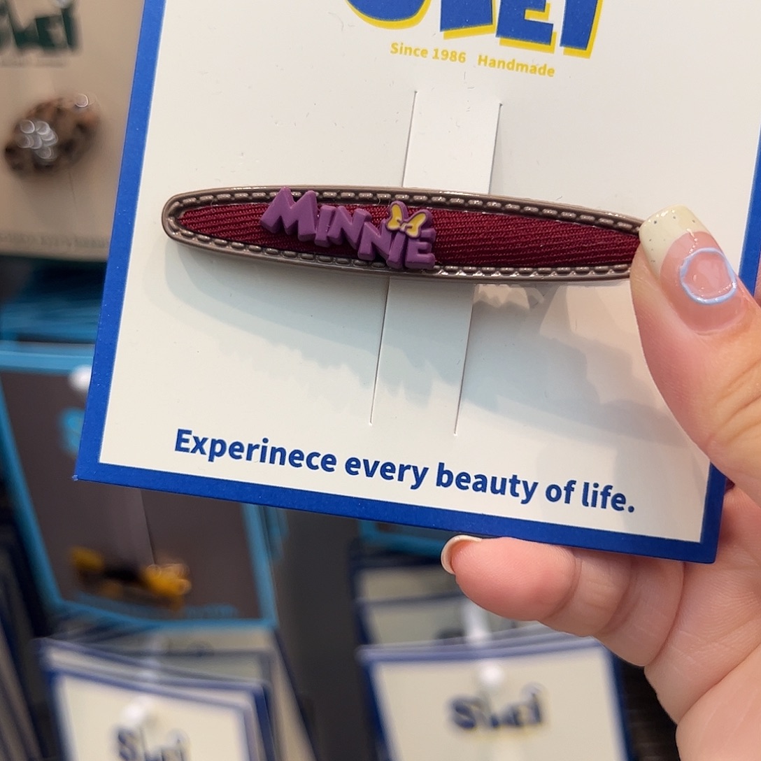 非金属无酒红色字母鸭夹一只