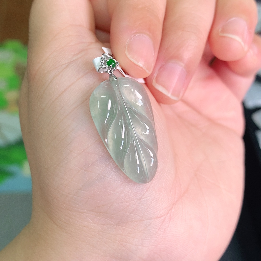 翡翠颈饰18K金镶嵌冰胶叶子